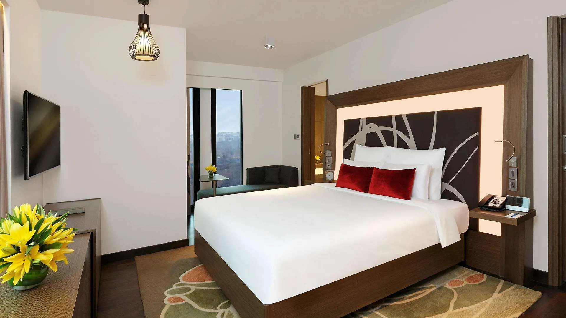 Novotel New Delhi Aerocity 5*,